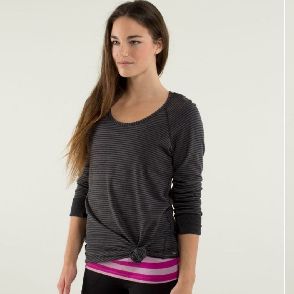 #71 Lululemon Open Your Heart Reversible Long Sleeve Heathered Black Size 8, 18"